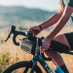 Borsa Da Manubrio Lezyne Hard Bar Caddy Nero -Negozio Di Biciclette ly 4710582542688 003