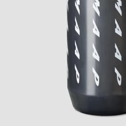 Borraccia MAAP Evade Grigio Scuro Bianco 7 Borraccia MAAP Evade Grigio Scuro Bianco -Negozio Di Biciclette map maa100 smkcrl 003